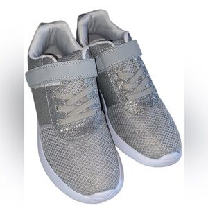 New- Fabkids Gray Glitter trainer shoes size 5 (Big Girl)